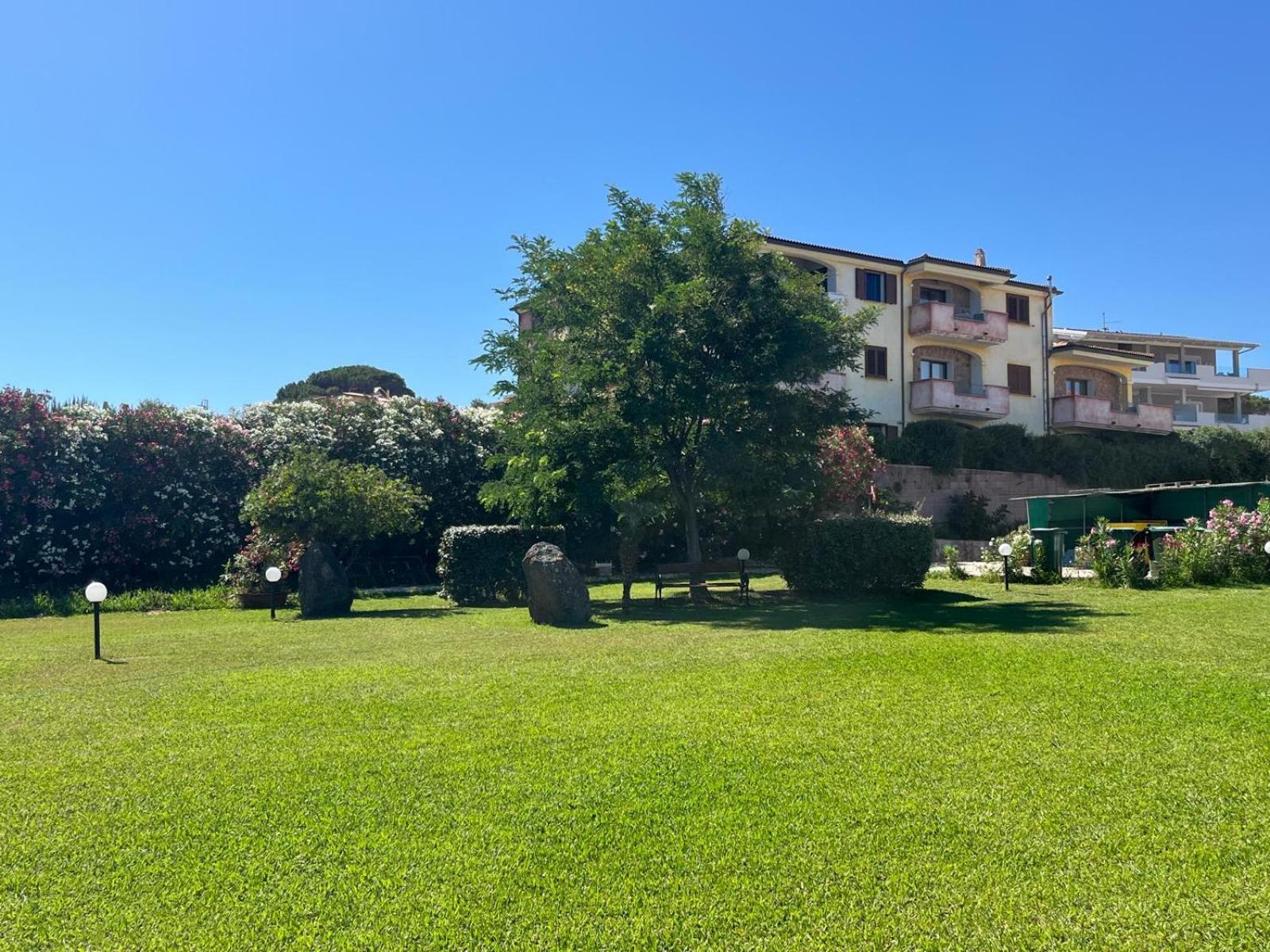 Appartamento Con Piscina Valledoria  Exteriör bild