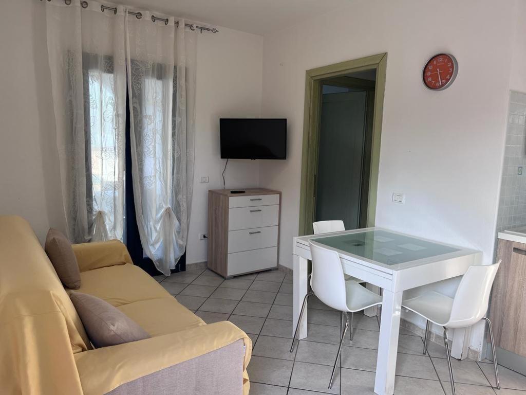 Appartamento Con Piscina Valledoria  Exteriör bild